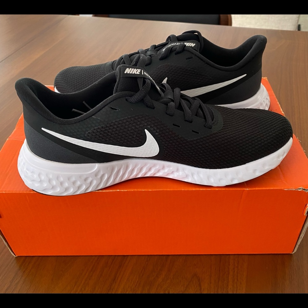 Women’s Nike revolution 5 running shoes